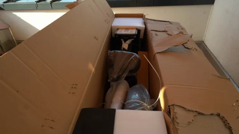 Das Mokwheel ist sehr sicher verpackt Mokwheel Basalt 2.0 im Karton
