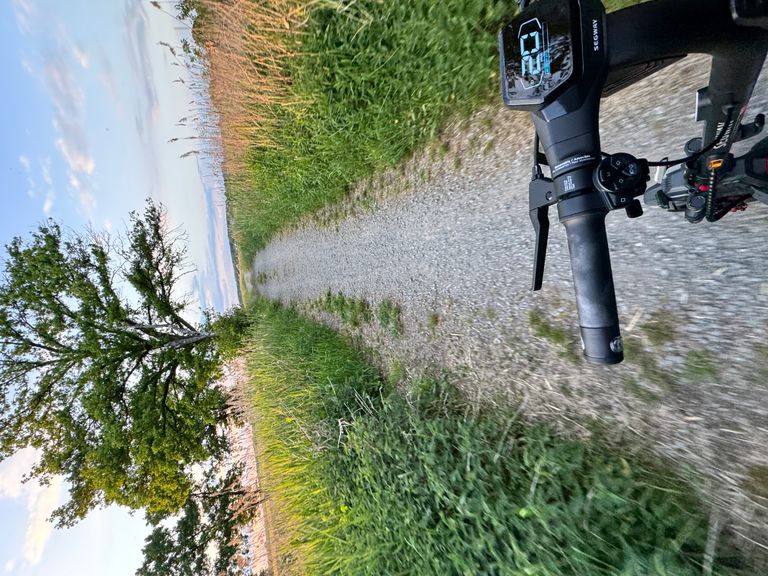Segway ZT3 Pro D bleibt bei der Fahrt stabil Segway ZT3 Pro D bleibt bei der Fahrt stabil