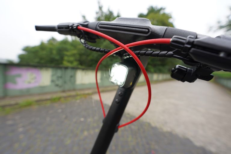 Der Segway Max G3D verfügt über eine helle Frontbeleuchtung