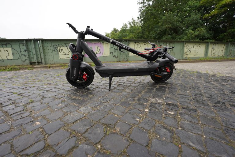 Zusammengeklappt lässt sich der Segway Ninebot Max G3D gut transportieren