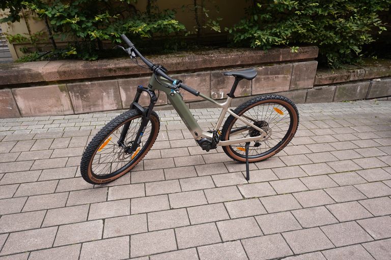 Der Aufbau des Deruiz Dolomit zeigt direkt, dass es sich um ein sportliches E-Bike handelt