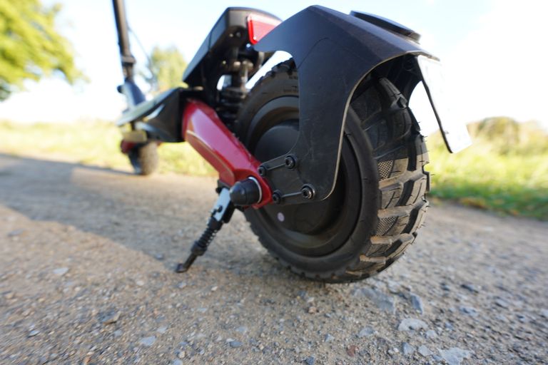 Der Motor des iScooter T8 kann im Test überzeugen