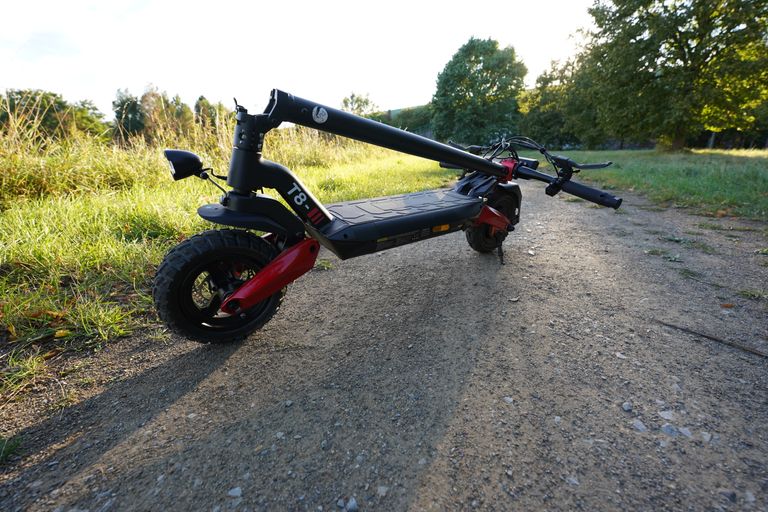 iScooter T8 im Test zusammengeklappt