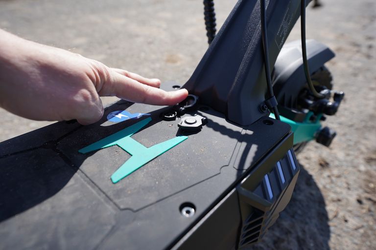 Der HITWAY H11 im Test mit doppelten Ladeanschluss