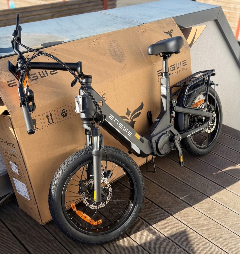 ENGWE L20 3.0 Pro im Aufbau, halbfertig mit Werkzeug