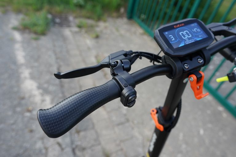Die Steuerung am Lenker des Kukurin G2 Pro
