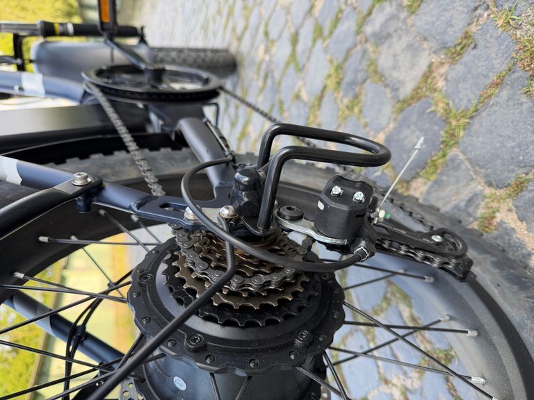 Shimano Schaltwerk des Touroll S2 Pro in der Nahaufnahme