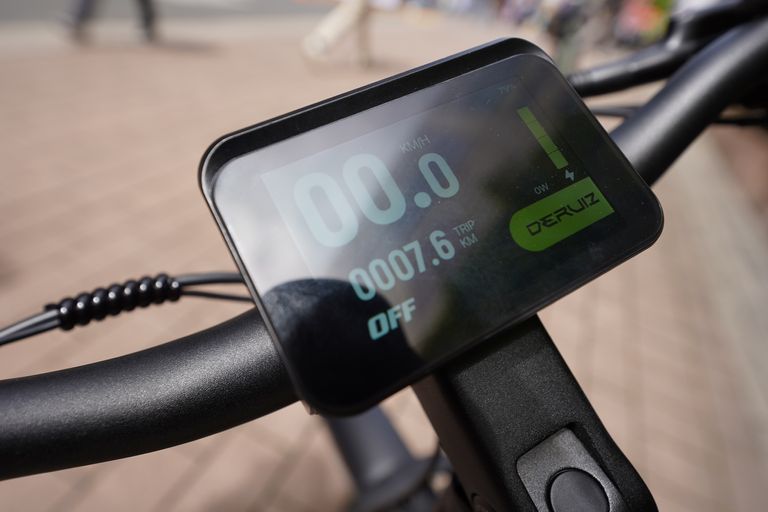 3,5-Zoll-Farbdisplay am Cockpit des Deruiz Mica Pro
