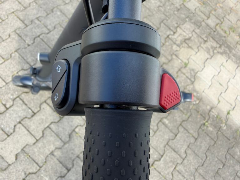 Bedienelemente und Blinkersteuerung am Lenker des ePowerFun ePF-3