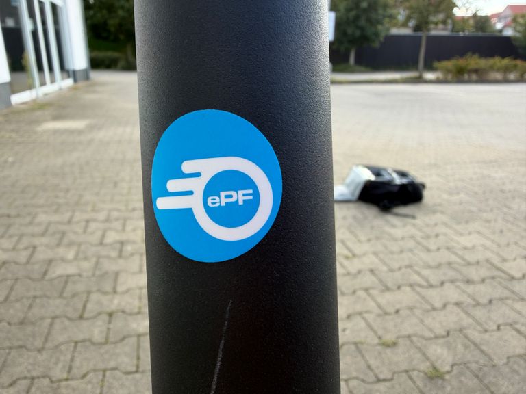 ePowerFun-Logo auf dem lackierten Rahmen des ePF-3