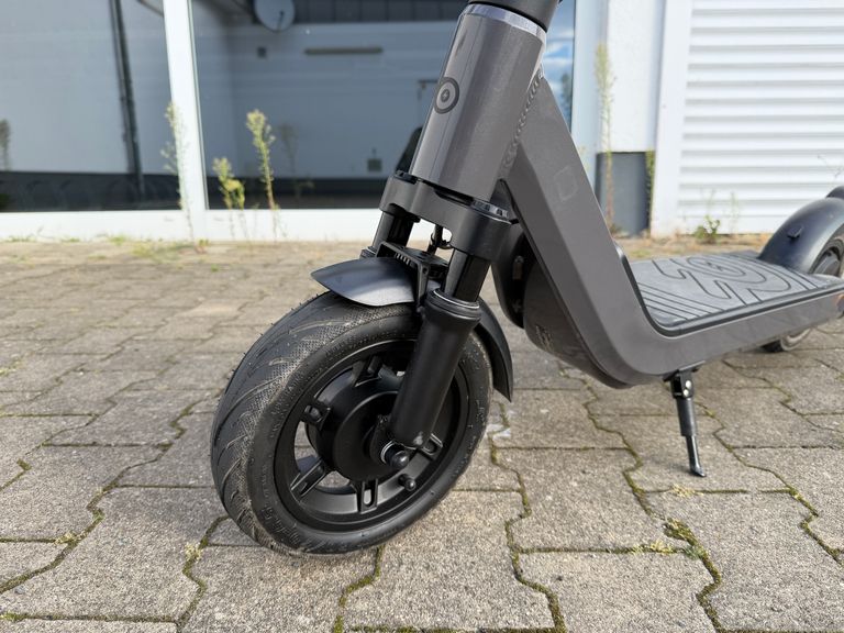 Vorderrad des ePowerFun ePF-3 mit 10-Zoll-Tubeless-Reifen