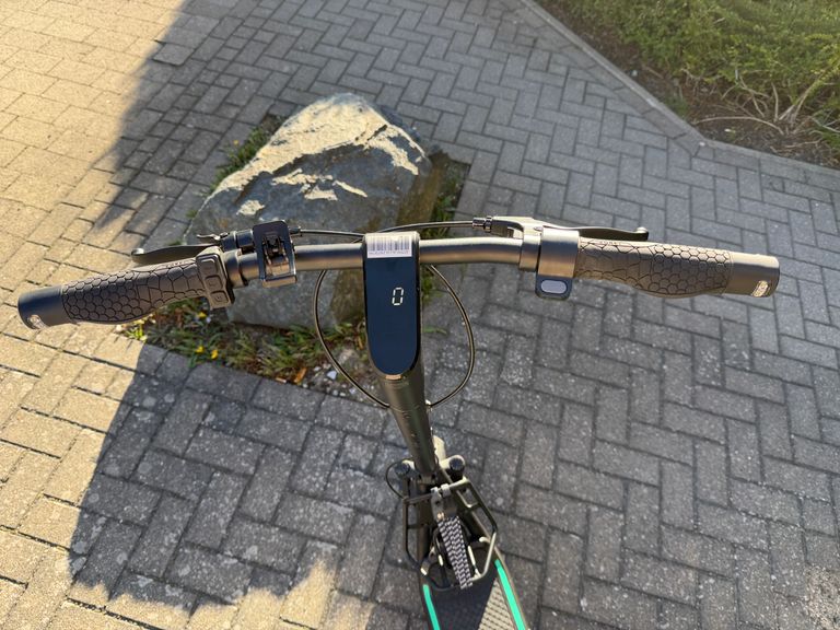 Cockpit und Lenker des Egret Unit im Test