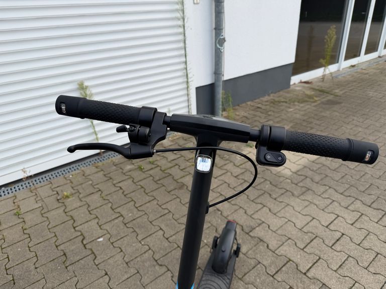 Bedienelemente und Blinkerschalter am Lenker des ePowerFun ePF-SKATE