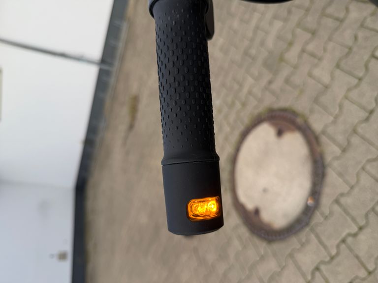 Blinker am Lenkerende des ePowerFun ePF-SKATE