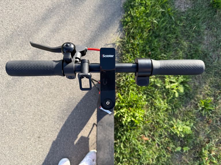 Lenker des iScooter i9M mit Display und Bedieneinheit