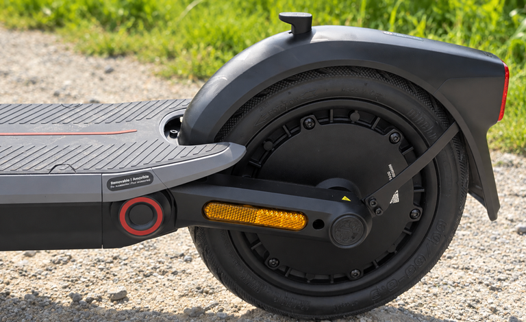 Hinterrad mit Nabenmotor am Segway E3 Pro D