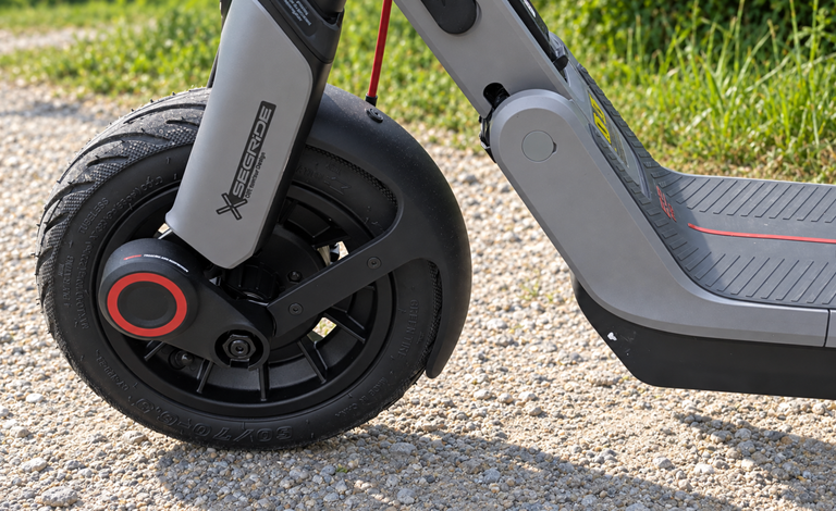 Vorderrad des Segway E3 Pro D mit Elastomer-Federung