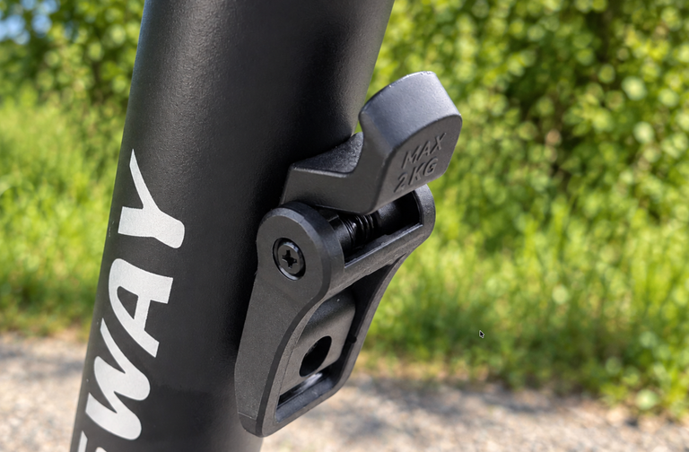 Aufhänger zum Fixieren des zusammengeklappten Segway E3 Pro D